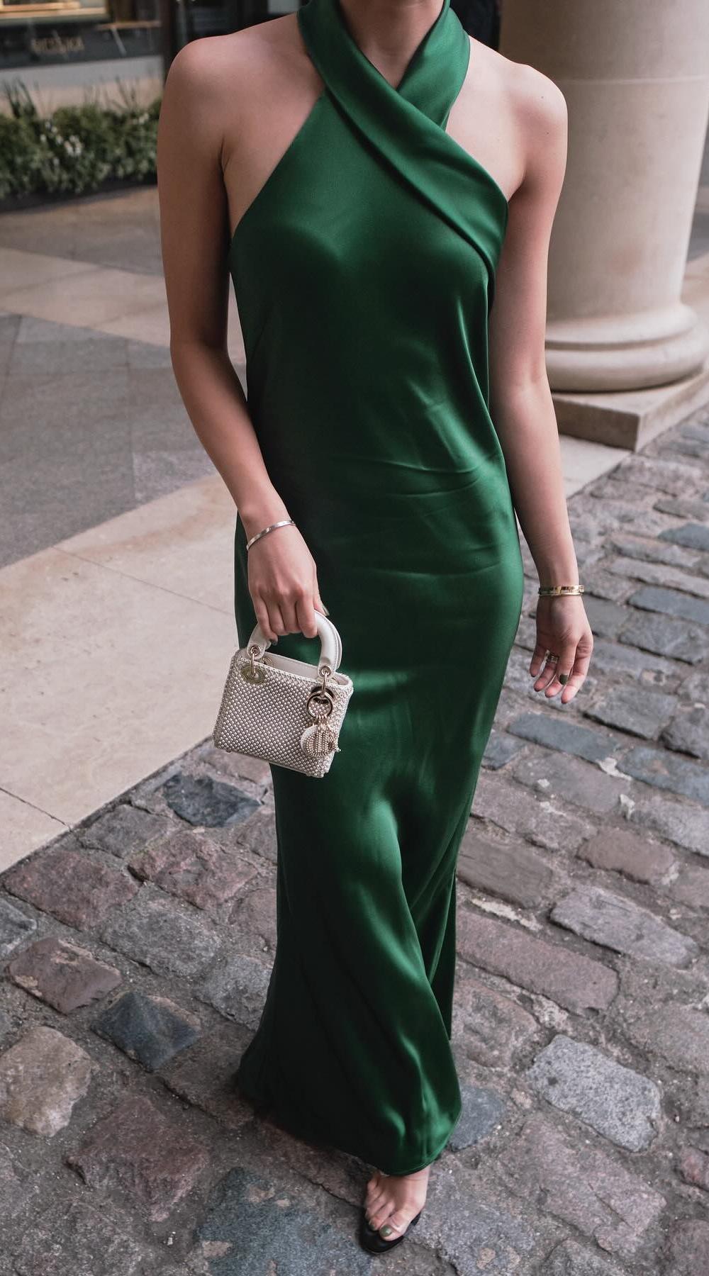 rochie din satin de inchiriat eleganta Elouise