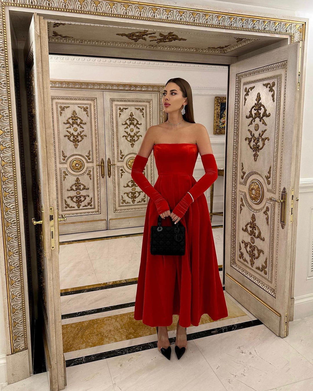 Rochie lunga cu maneci detasabile de culoare rosie , din catifea de lux, Vestiaire