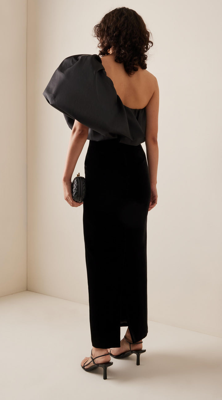 JENNA – Rochie catifea neagră asimetrica (INCHIRIERE)