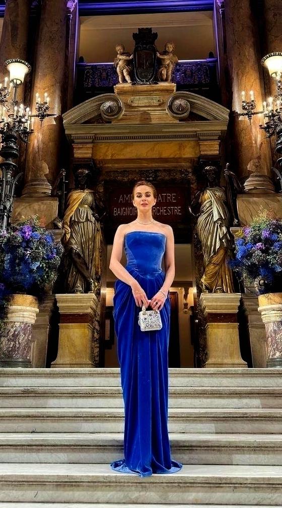 TAYLOR – Rochie catifea albastră (INCHIRIERE)